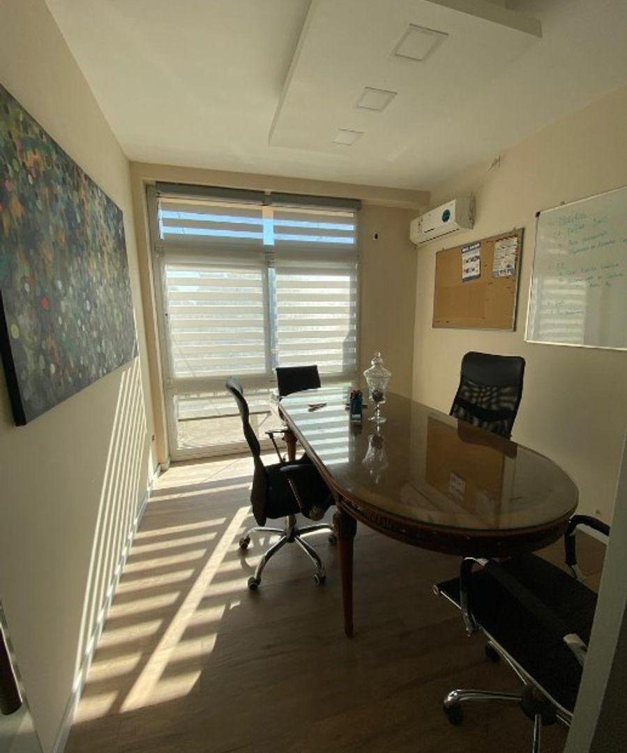 OFICINA CENTRICA EN VENTA - MORON