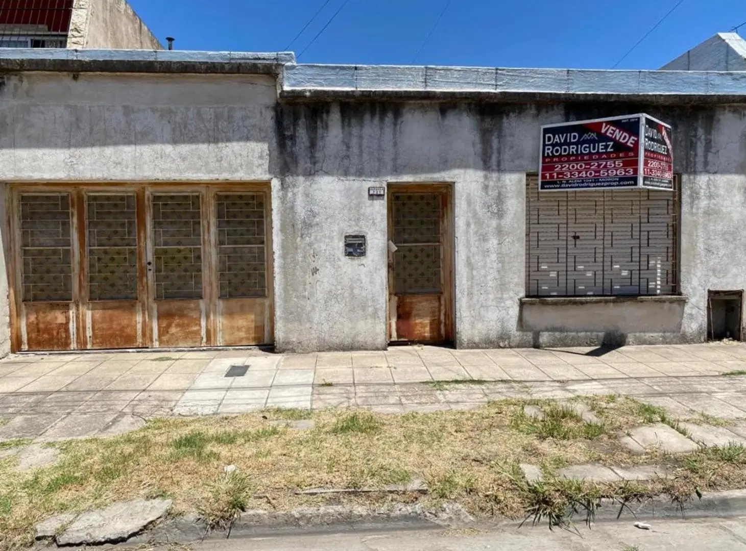 VENTA - CASA AMERICANA DE 3 AMBIENTES A RECICLAR - MORON 1
