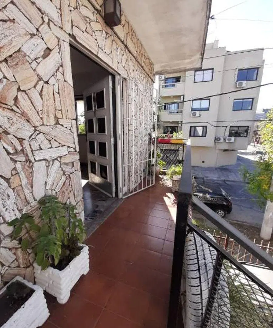 CASA PH DE 4 AMBIENTES EN VENTA - VILLA LUZURIAGA 1