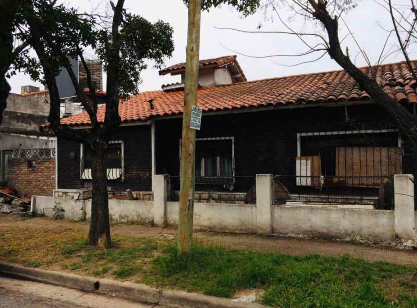 SE VENDE CHALET DE TRES AMBIENTES
