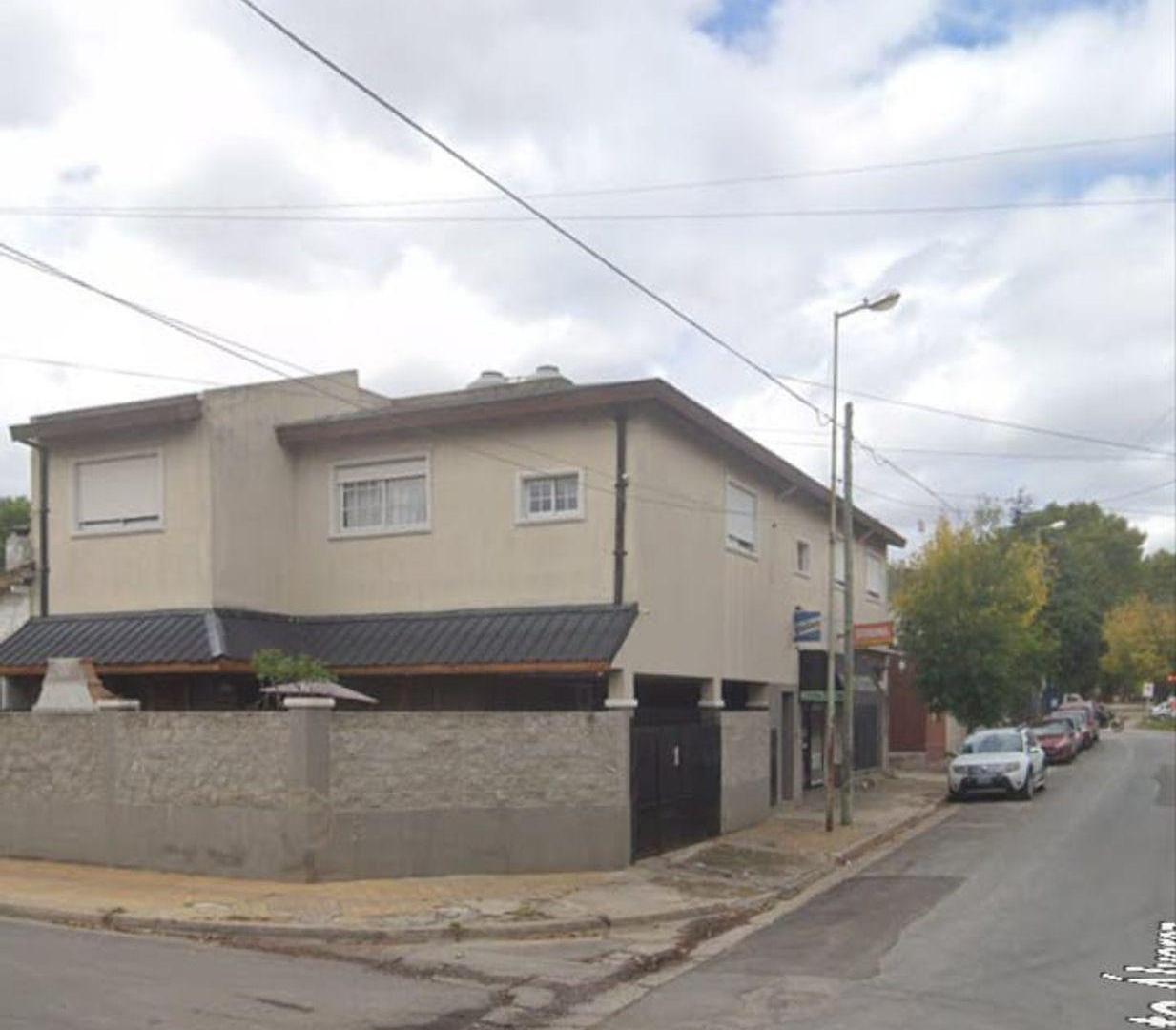 DEPARTAMENTO PH DE 3 AMBIENTES AL FRENTE CON VISTA A DONATO ALVAREZ Y FALUCHO PRIMER PISO POR ESCALE