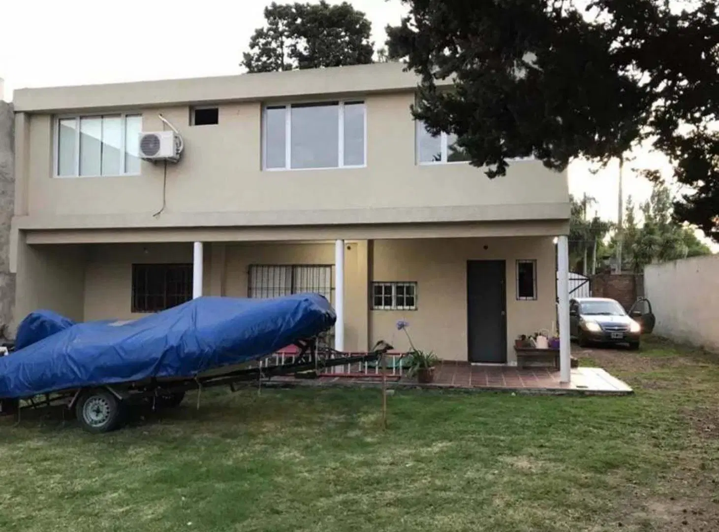 CASA DE 5 AMBIENTES EN VENTA - VILLA UDAONDO 1