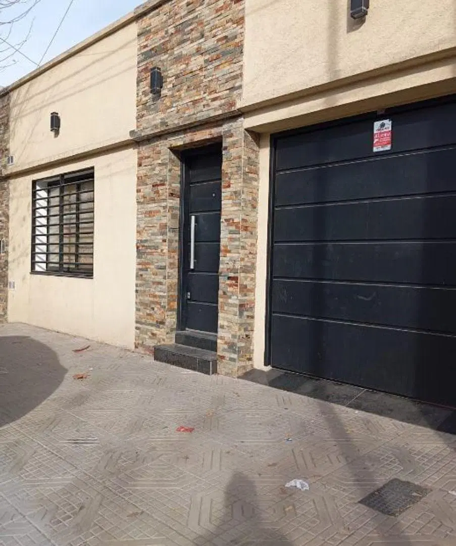 CASA DE 3 AMBIENTES EN VENTA - MORON NORTE 1