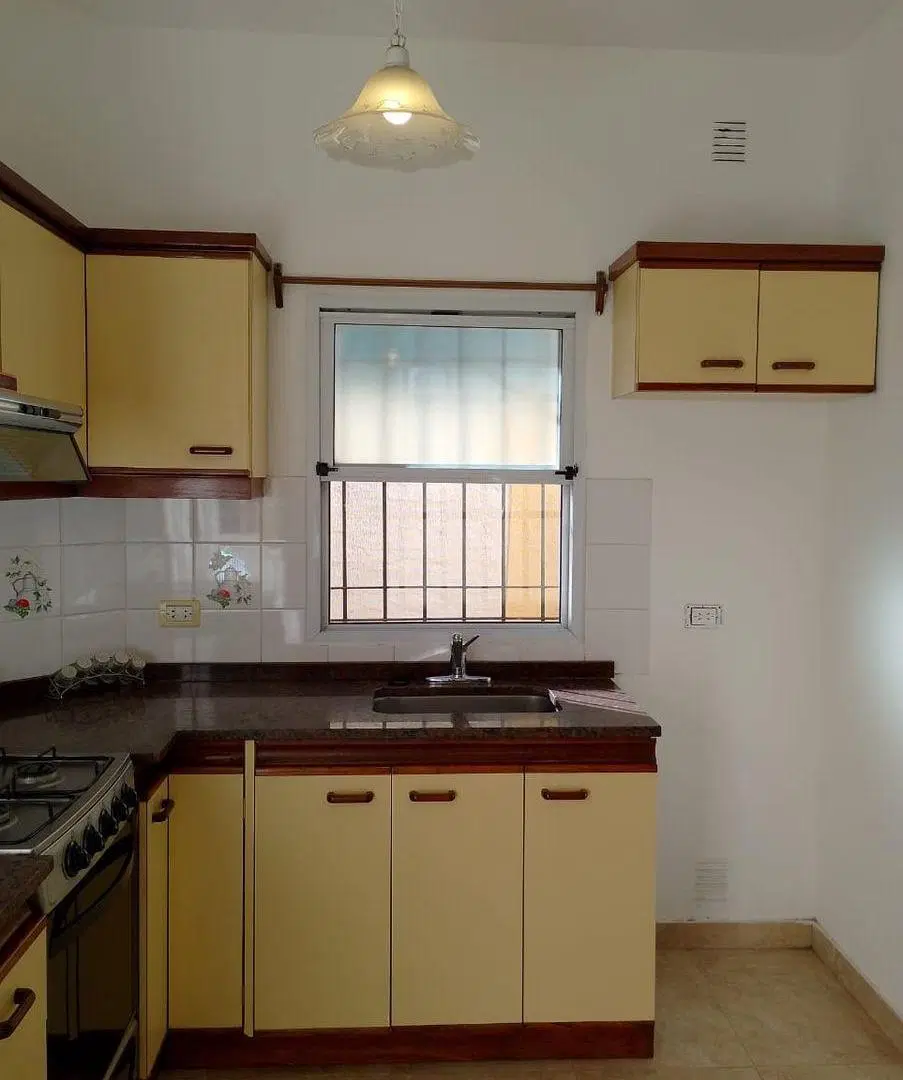 CASA PH 5 AMBIENTES EN CASTELAR NORTE 2