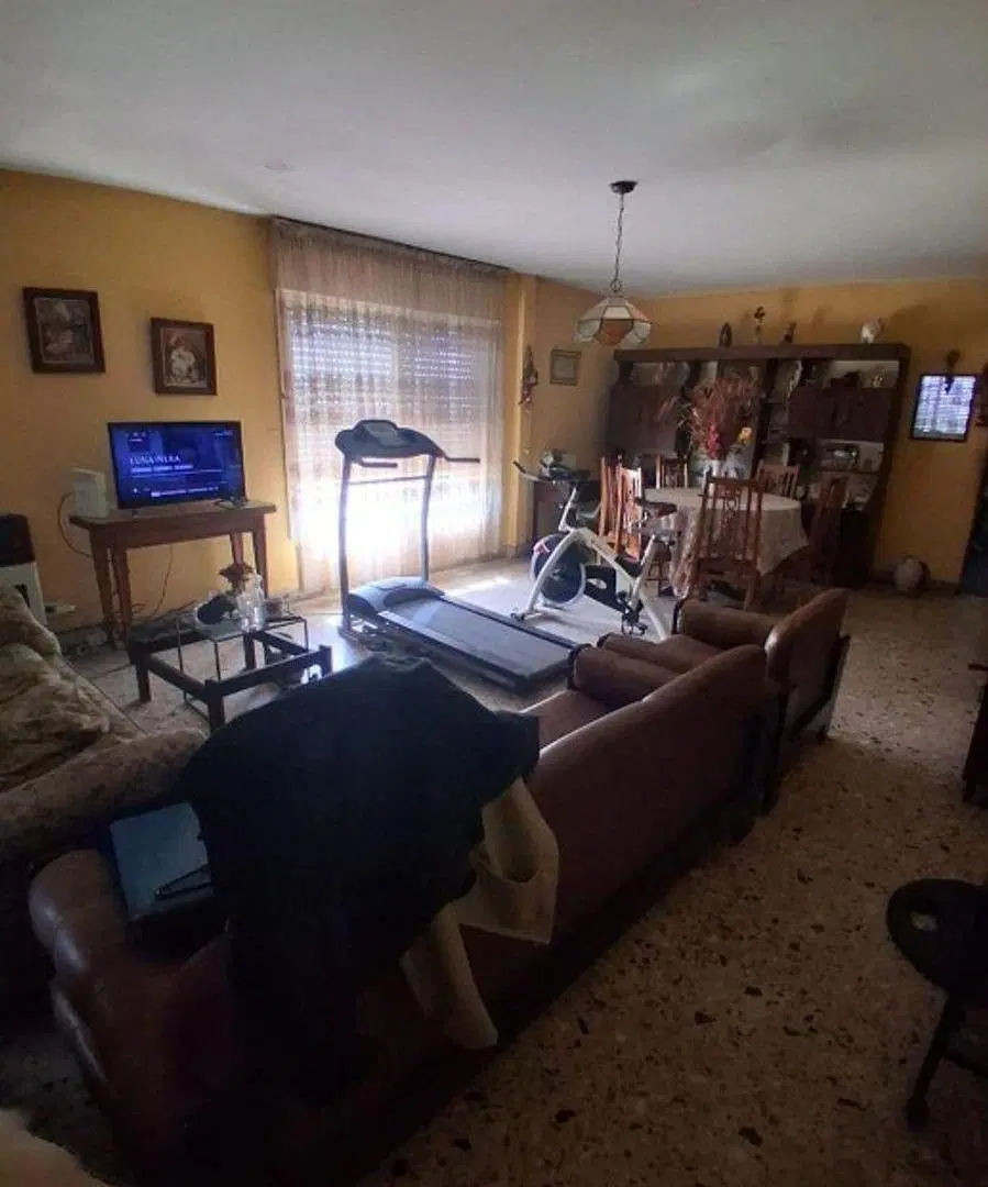 EN VENTA CASA 4 AMBIENTES EN CASTELAR SUR 2