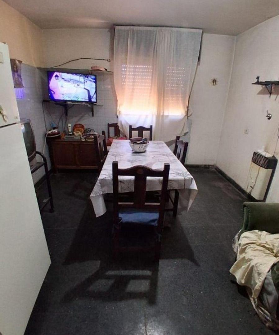 EN VENTA CASA 4 AMBIENTES EN CASTELAR SUR