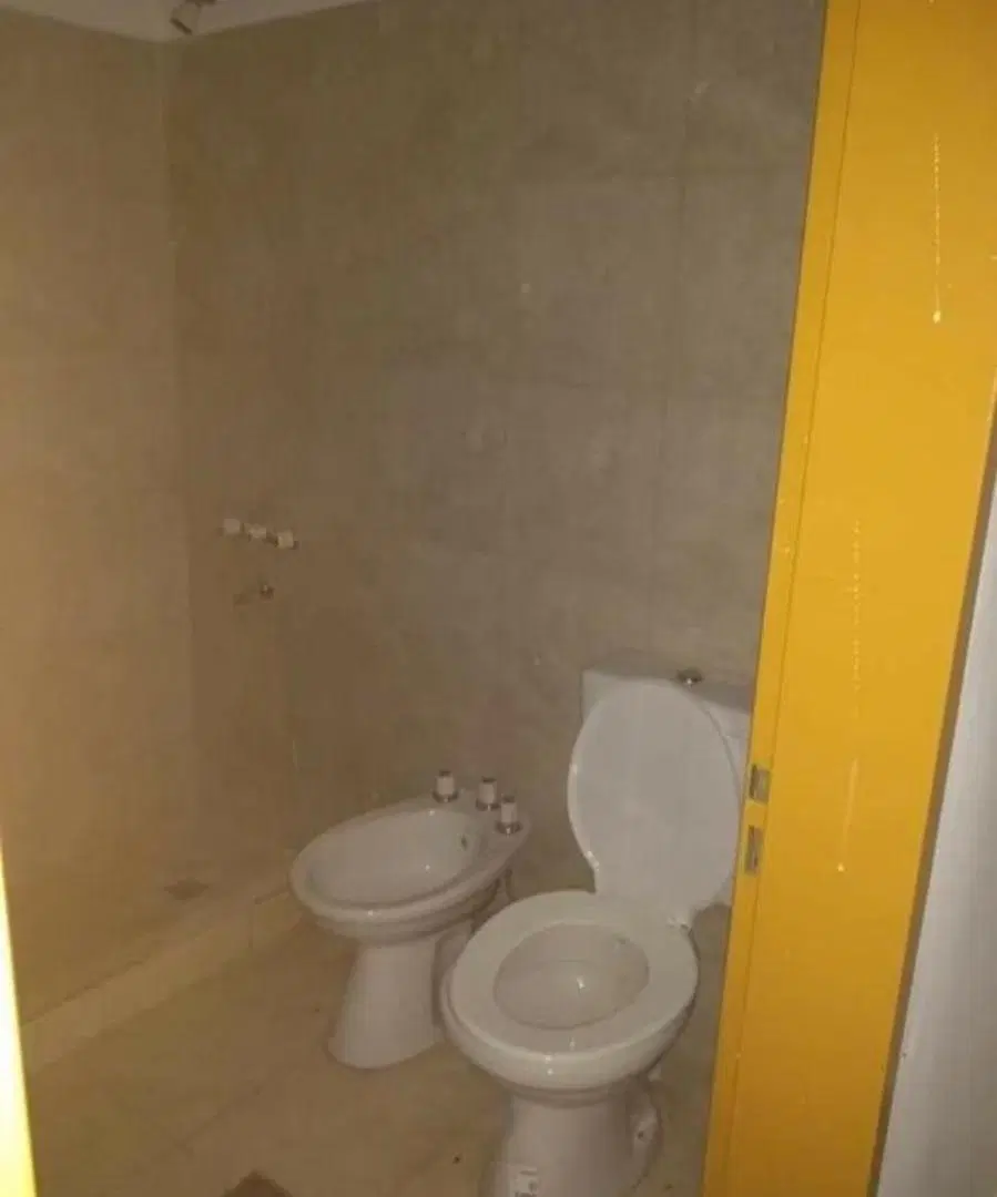 BLOCK EN VENTA DE 3 LOCALES + 5 DEPARTAMENTOS - ITUZAINGO 4
