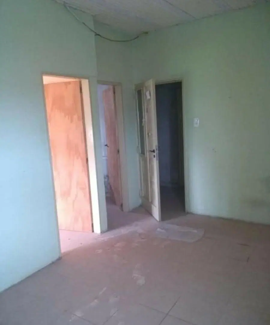 BLOCK EN VENTA DE 3 LOCALES + 5 DEPARTAMENTOS - ITUZAINGO 5