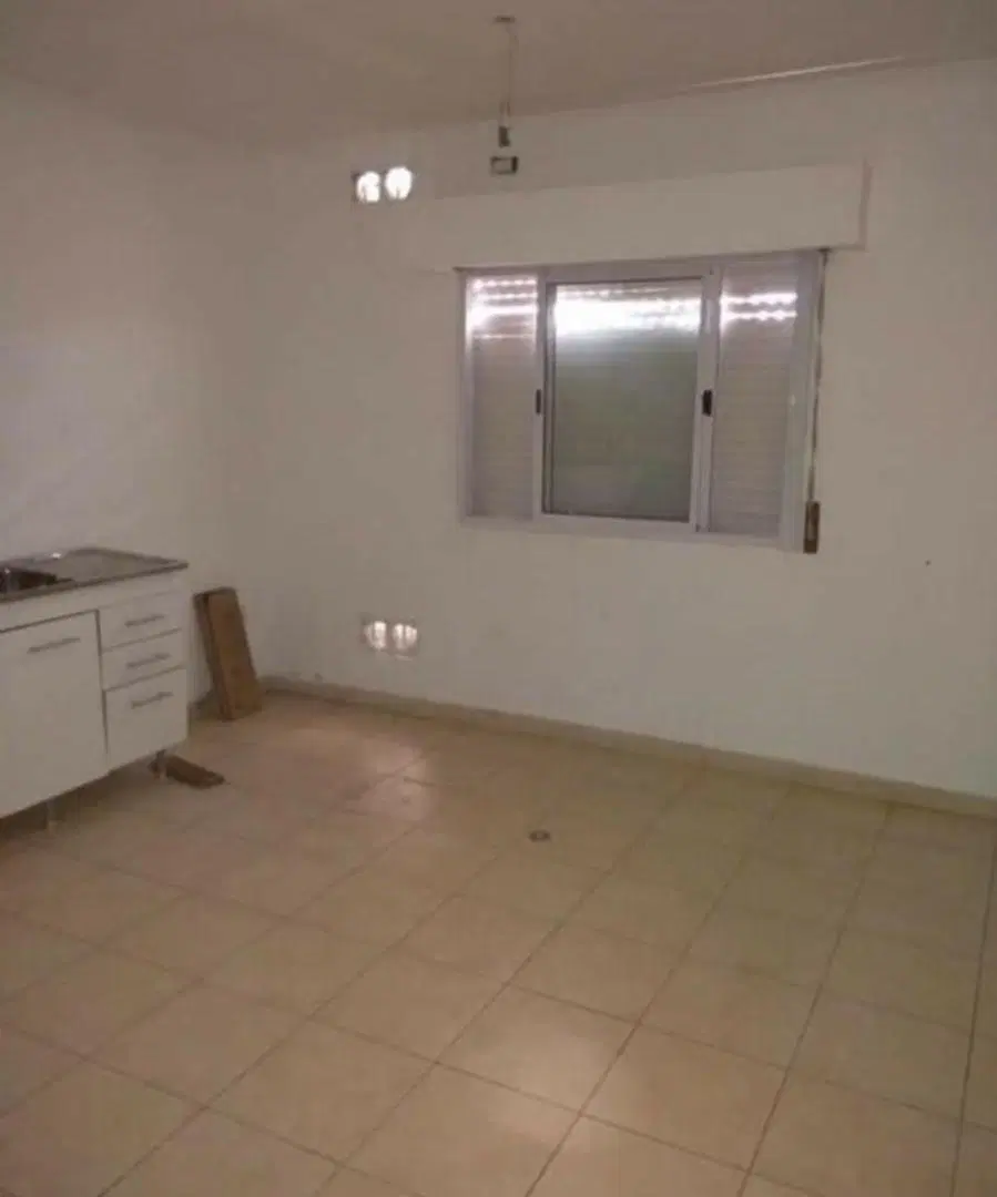 BLOCK EN VENTA DE 3 LOCALES + 5 DEPARTAMENTOS - ITUZAINGO 1