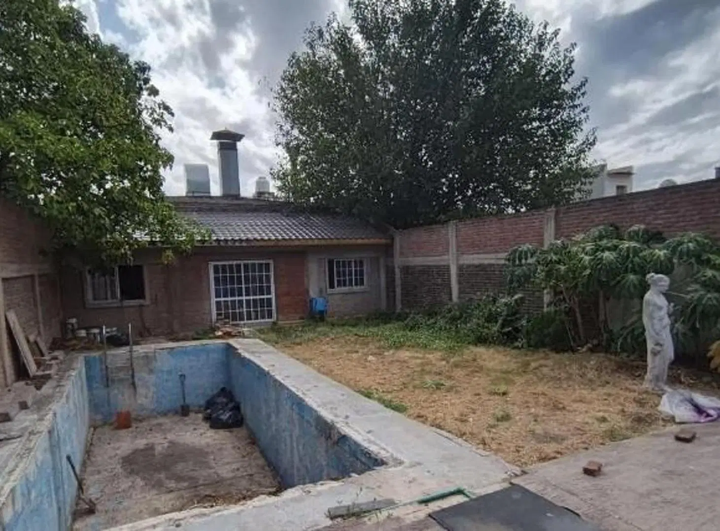 CHALET DE 5 AMBIENTES EN ZONA RESIDENCIAL 3