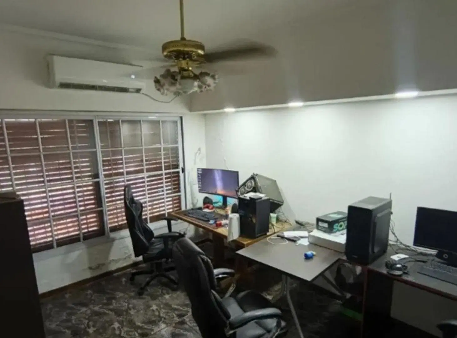 CHALET DE 5 AMBIENTES EN ZONA RESIDENCIAL 4