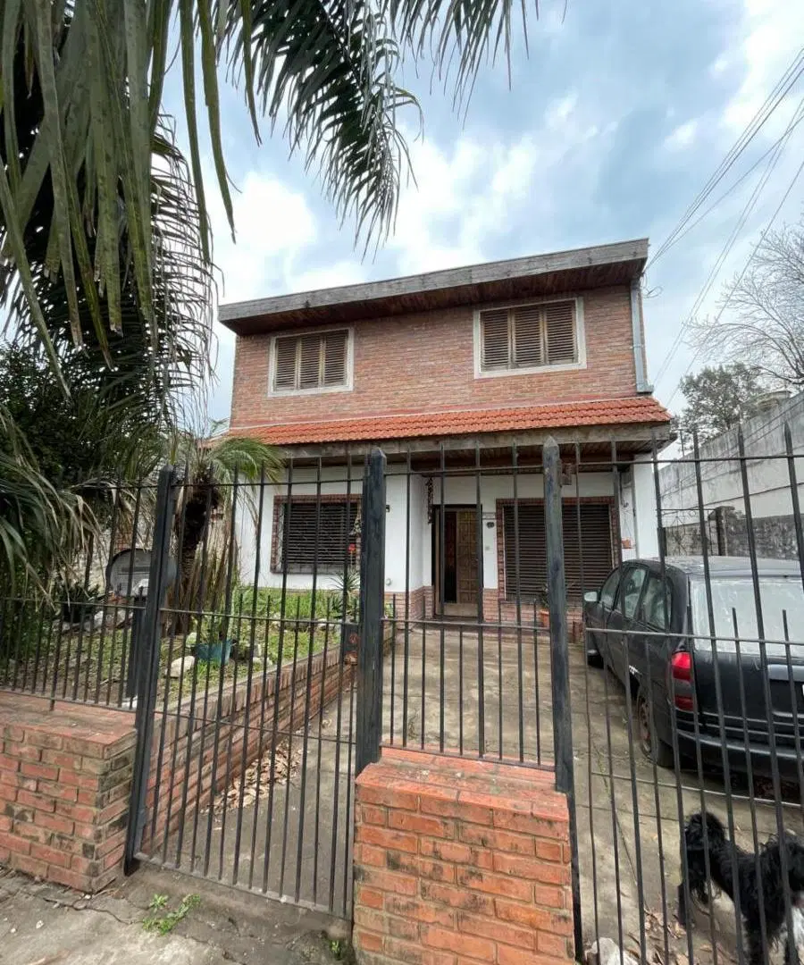 CHALET DE 5 AMBIENTES EN CASTELAR NORTE 2