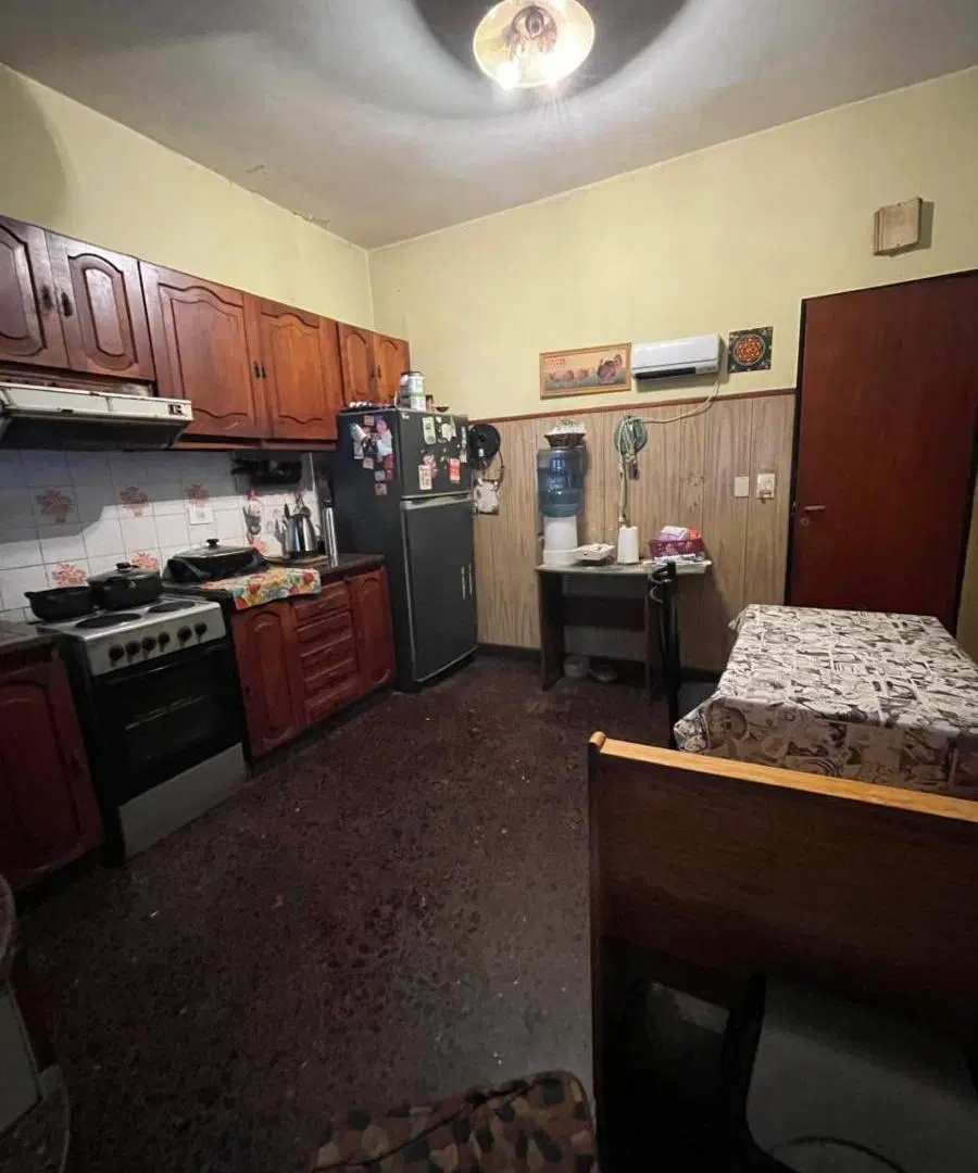 CHALET DE 5 AMBIENTES EN CASTELAR NORTE 2