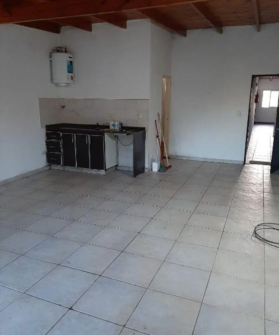 VENTA EN BLOCK 7 DEPARTAMENTOS + 2 LOCALES - MORON SUR 4