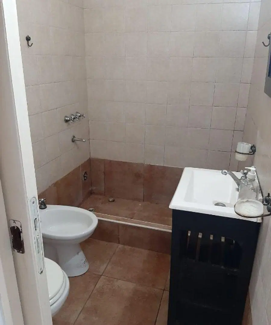 VENTA EN BLOCK 7 DEPARTAMENTOS + 2 LOCALES - MORON SUR 3