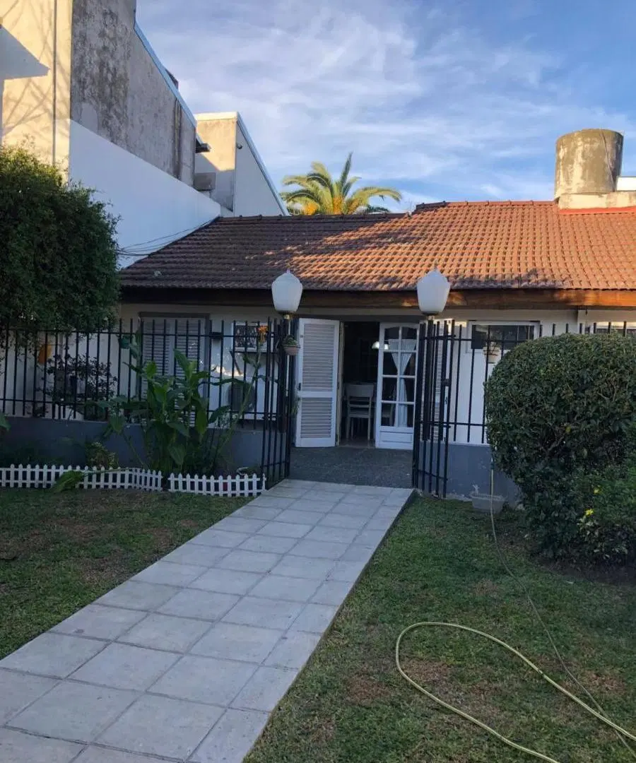 HERMOSA CASA DE 5 AMBIENTES EN VENTA MORON NORTE 2