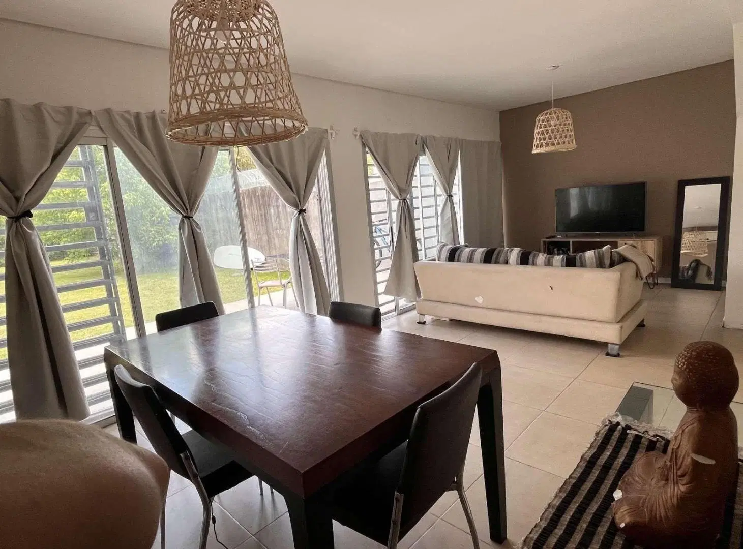 EXCELENTE CASA MINIMALISTA EN ITUZAINGO NORTE 4
