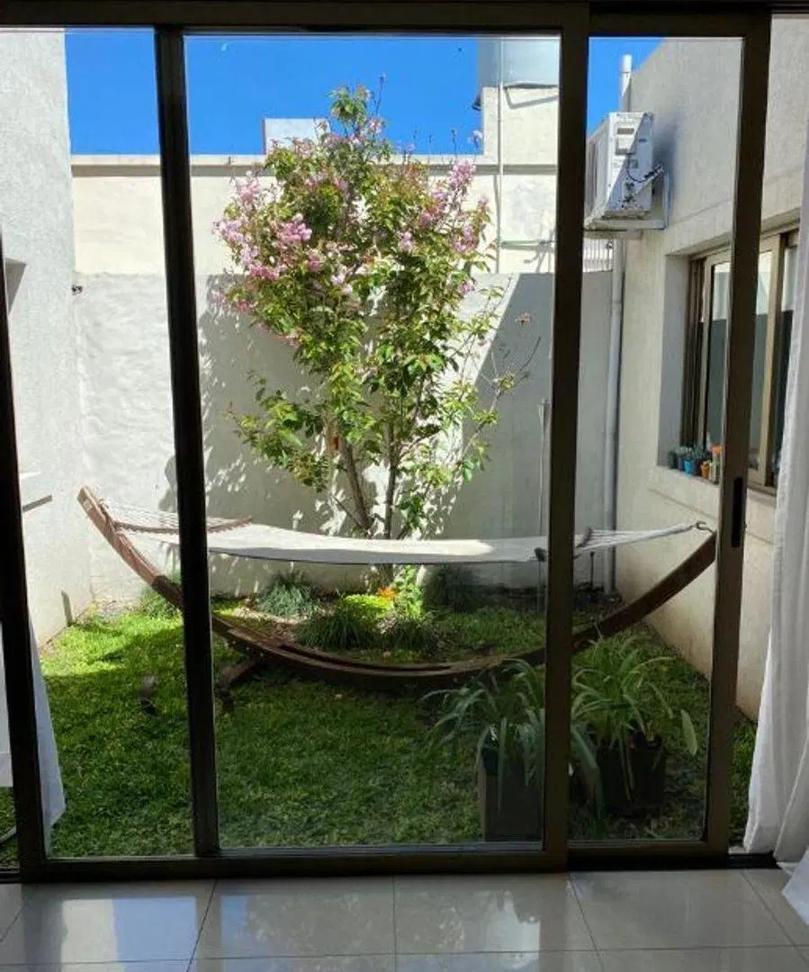 CASA DE 4 AMBIENTES EN VENTA - CASTELAR NORTE 5