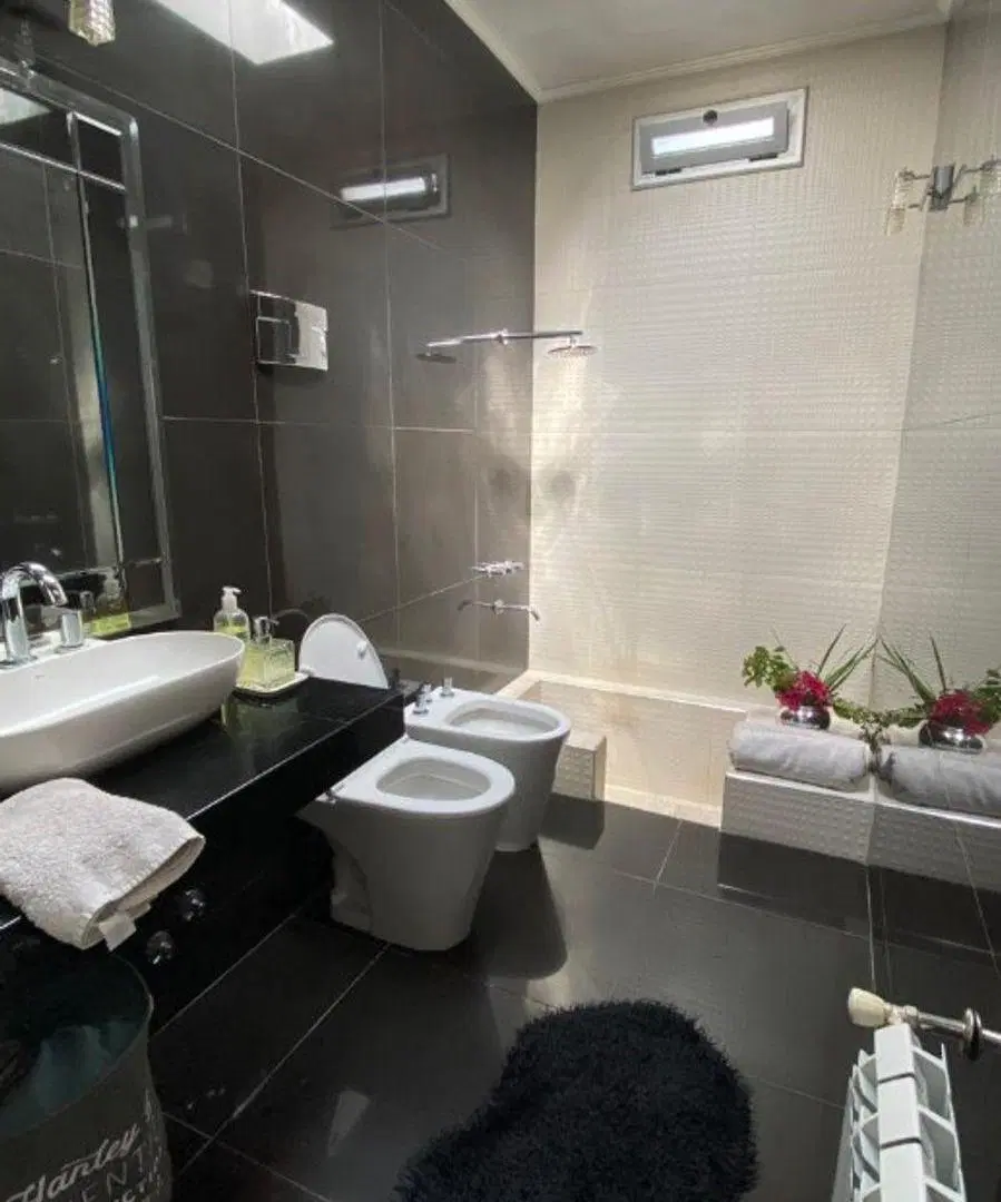 CASA DE 4 AMBIENTES EN VENTA - CASTELAR NORTE 2