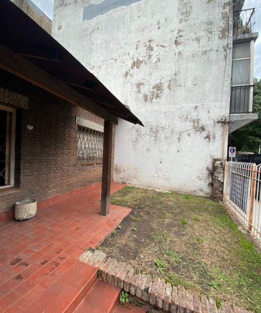 CHALET DE 4 AMBIENTES A REFACCIONAR - MORON NORTE