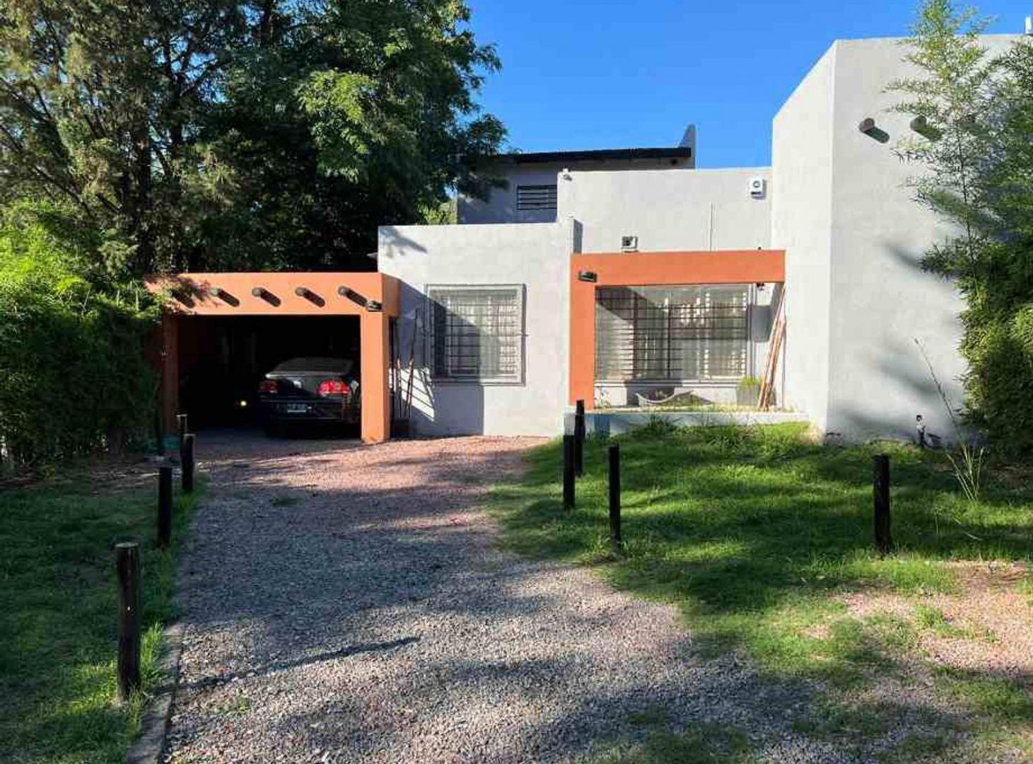 CASA DE 6 AMBIENTES EN EXCELENTES CONDICIONES - VILLA UDAONDO