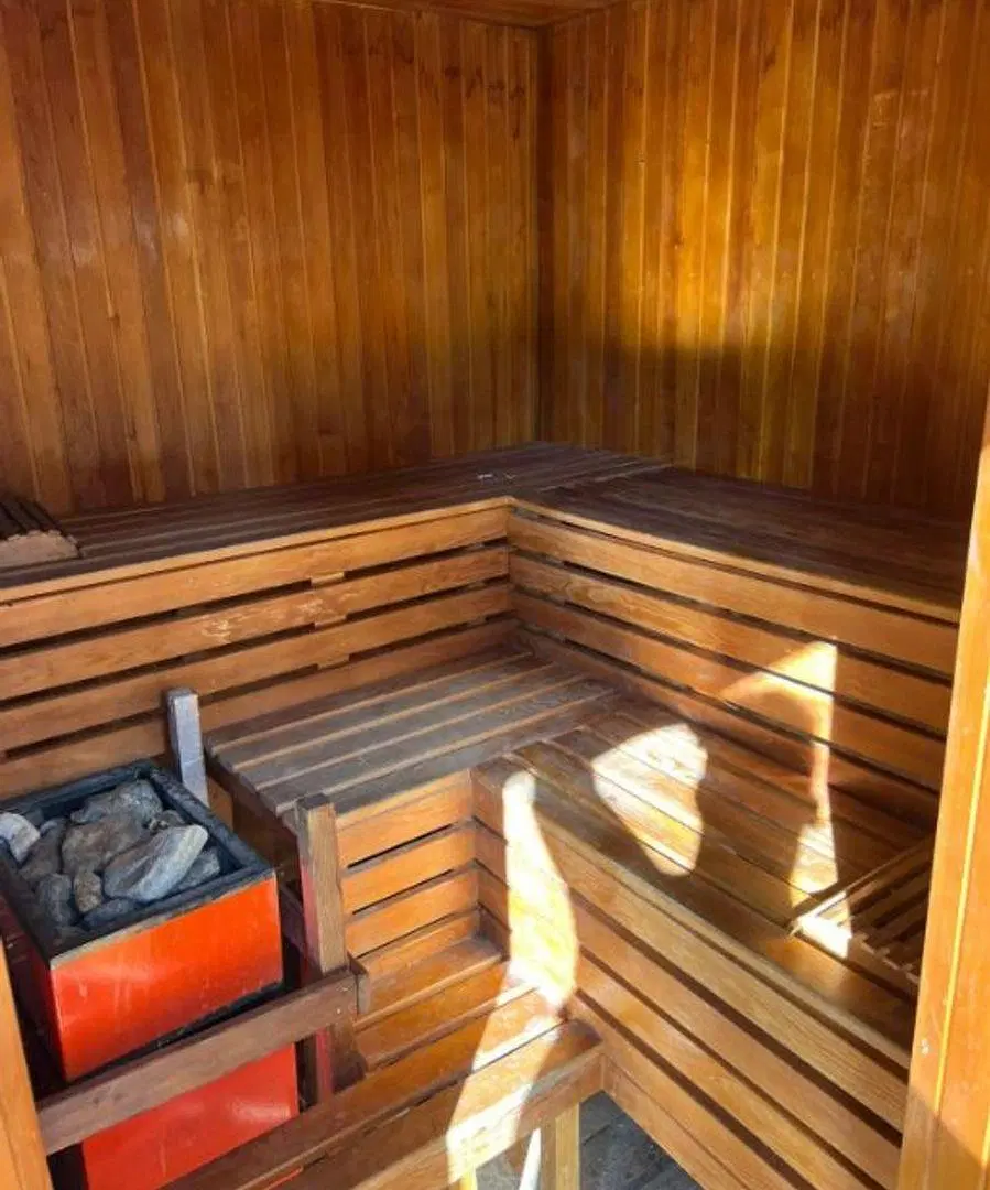 CASA DE 6 AMBIENTES EN EXCELENTES CONDICIONES - VILLA UDAONDO 4