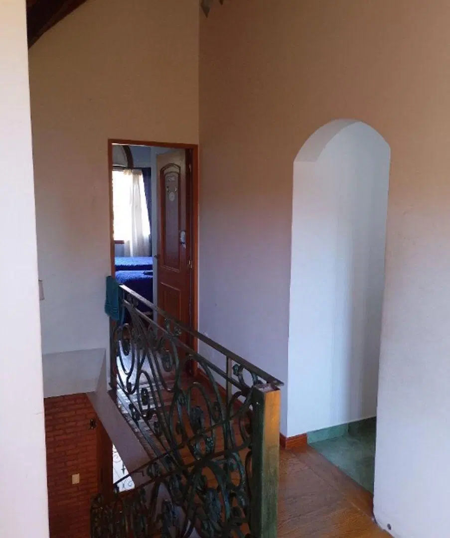 IMPONENTE CHALET EN DOS PLANTAS DE 6 AMBIENTES - CASTELAR NORTE 2