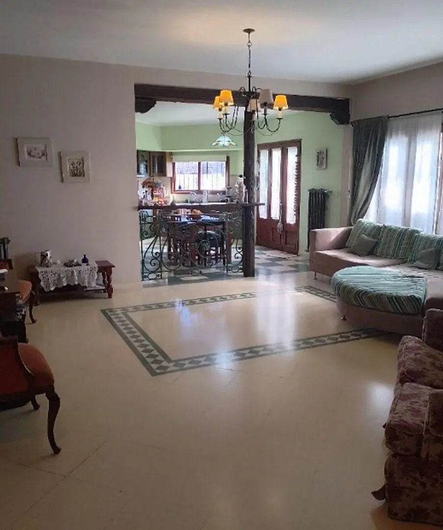 IMPONENTE CHALET EN DOS PLANTAS DE 6 AMBIENTES - CASTELAR NORTE 4
