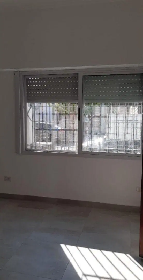 CASA AMERICANA DE 3 AMBIENTES EN VENTA - MORON CENTRO 1