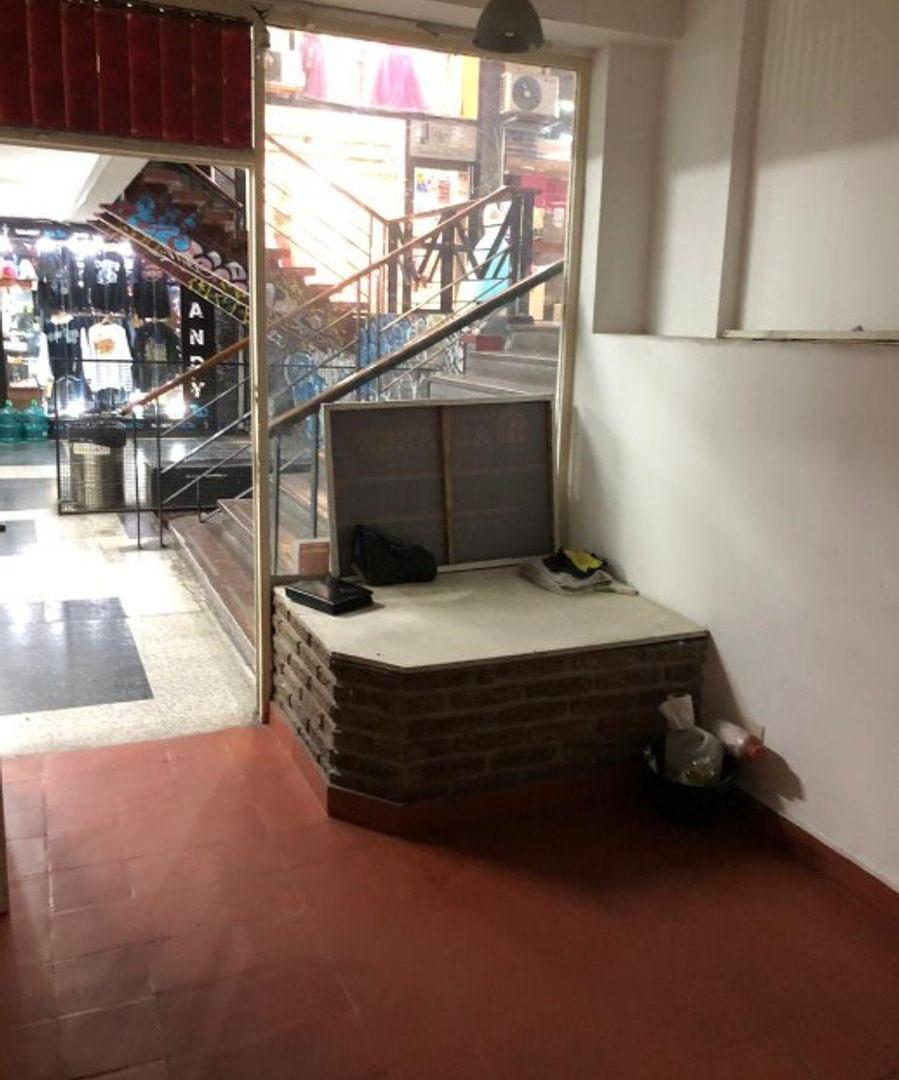 LOCAL COMERCIAL EN GALERIA PASEO EN VENTA - MORON CENTRO
