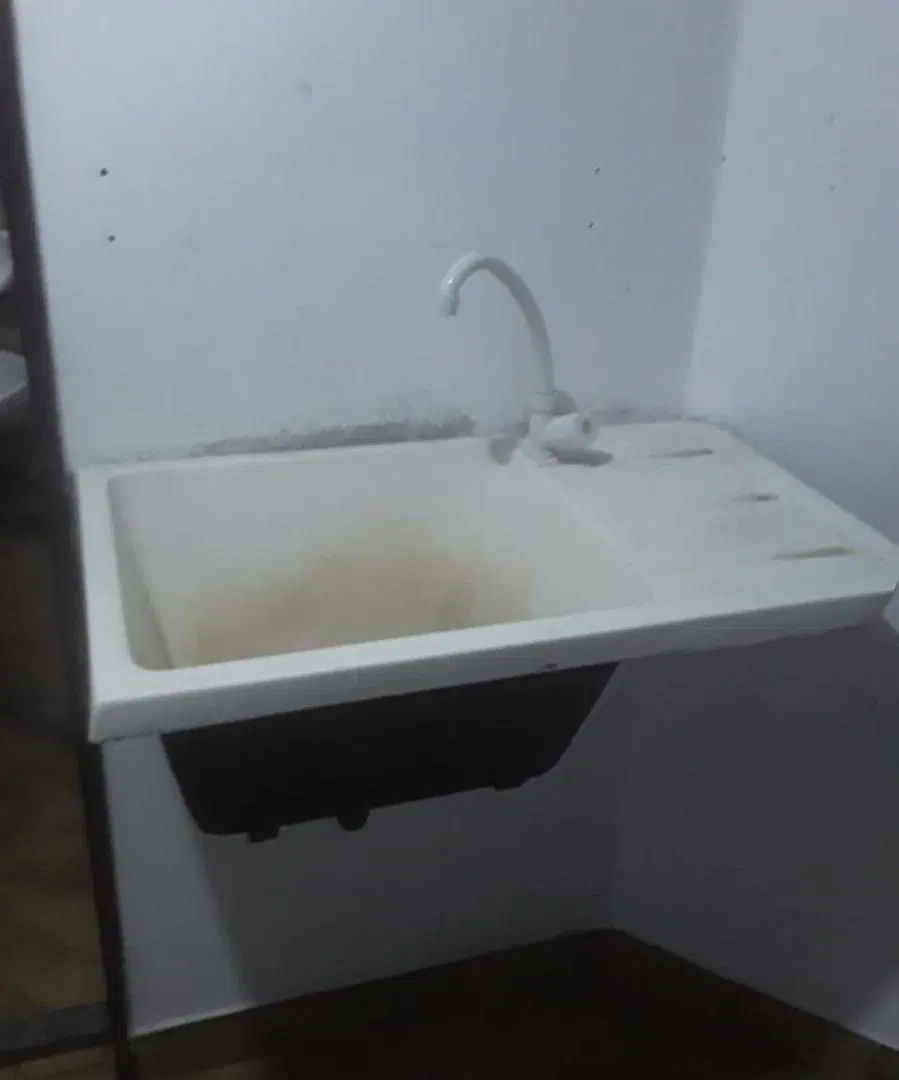 OFICINA EN PRIMER PISO EN VENTA - MORON SUR 4