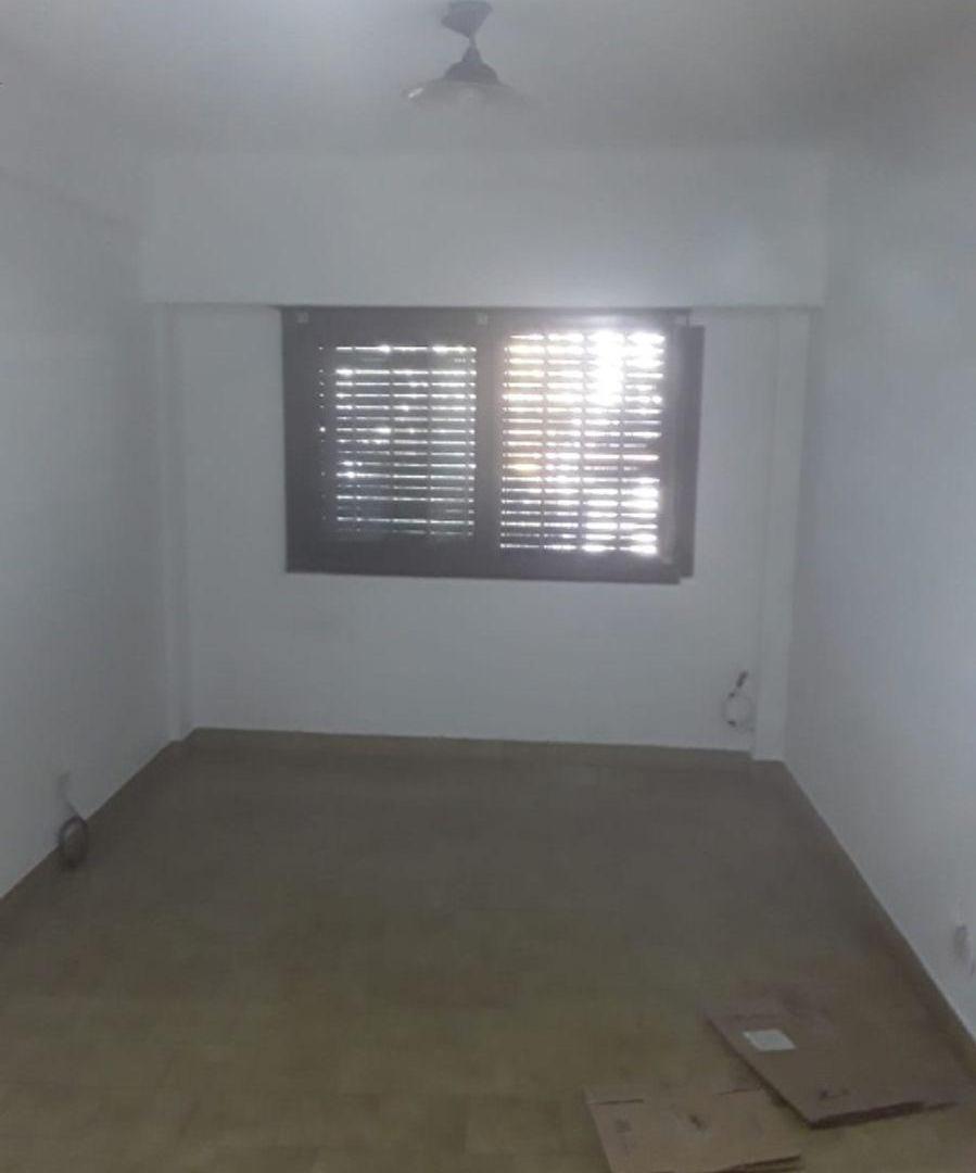 Foto de OFICINA EN PRIMER PISO EN VENTA - MORON SUR, imagen 2