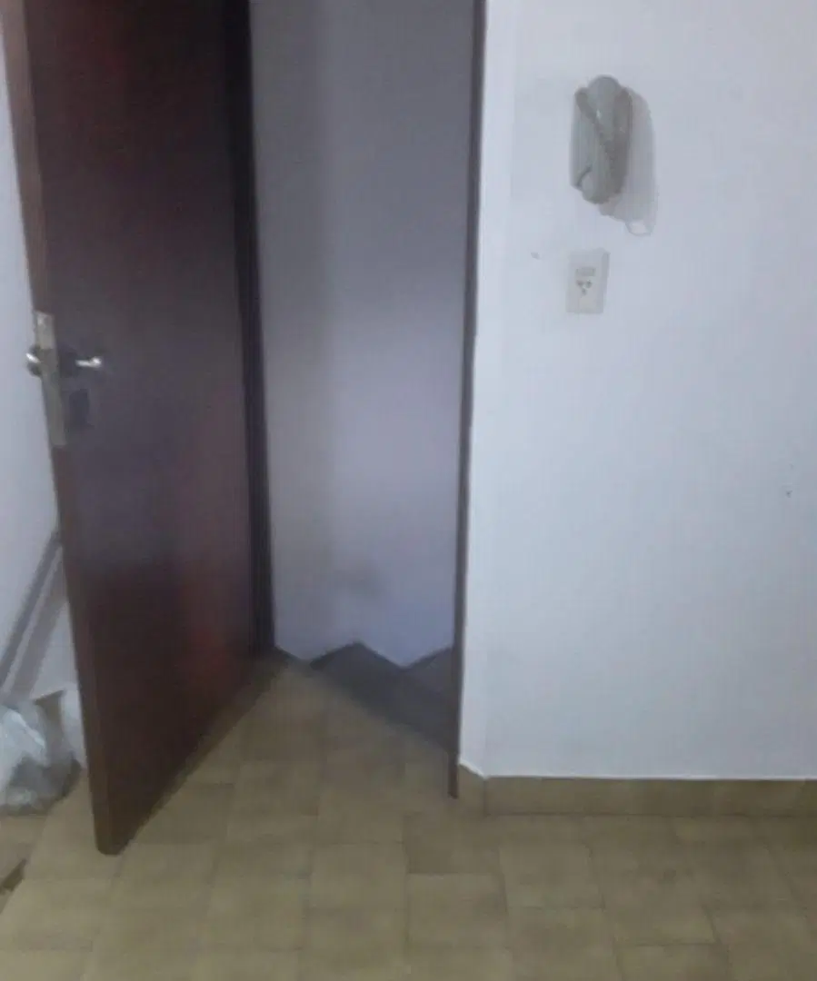 OFICINA EN PRIMER PISO EN VENTA - MORON SUR 1