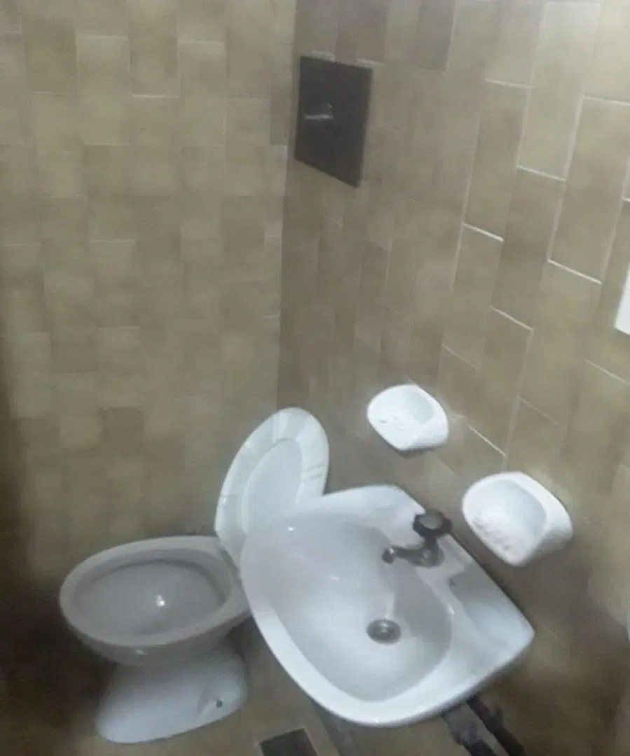 OFICINA EN PRIMER PISO EN VENTA - MORON SUR 5
