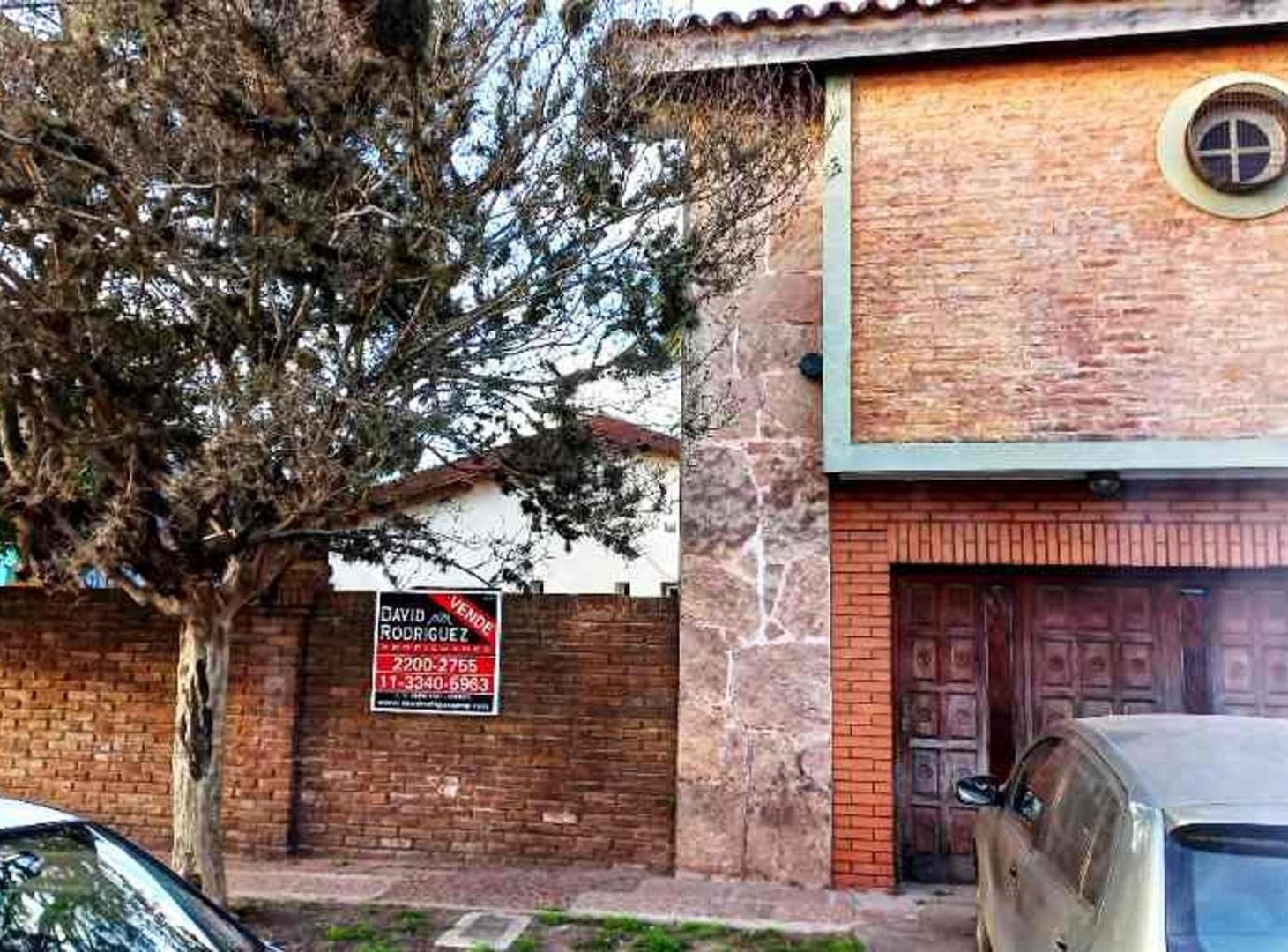 CHALET DE 4 AMBIENTES EN VENTA - ITUZAINGO NORTE