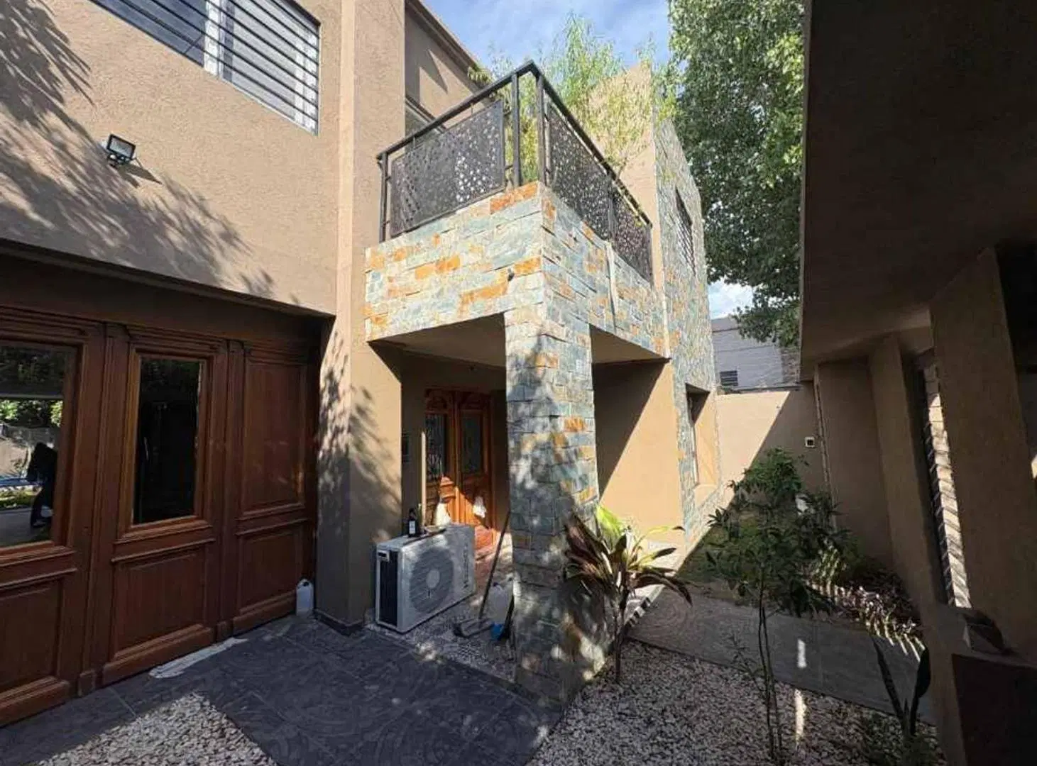 CASA MINIMALISTA DE 5 AMBIENTES EN VENTA - ITUZAINGO NORTE 2