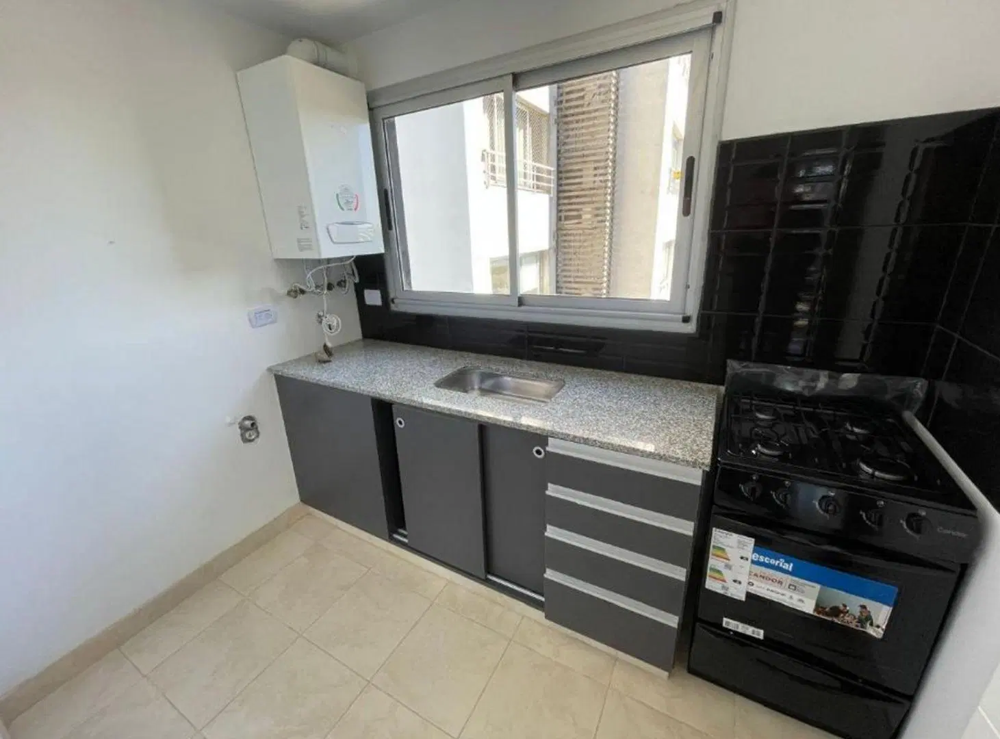 DEPARTAMENTOS DE 2 AMBIENTES C/ BALCON - COCHERAS OPCIONALES - 5