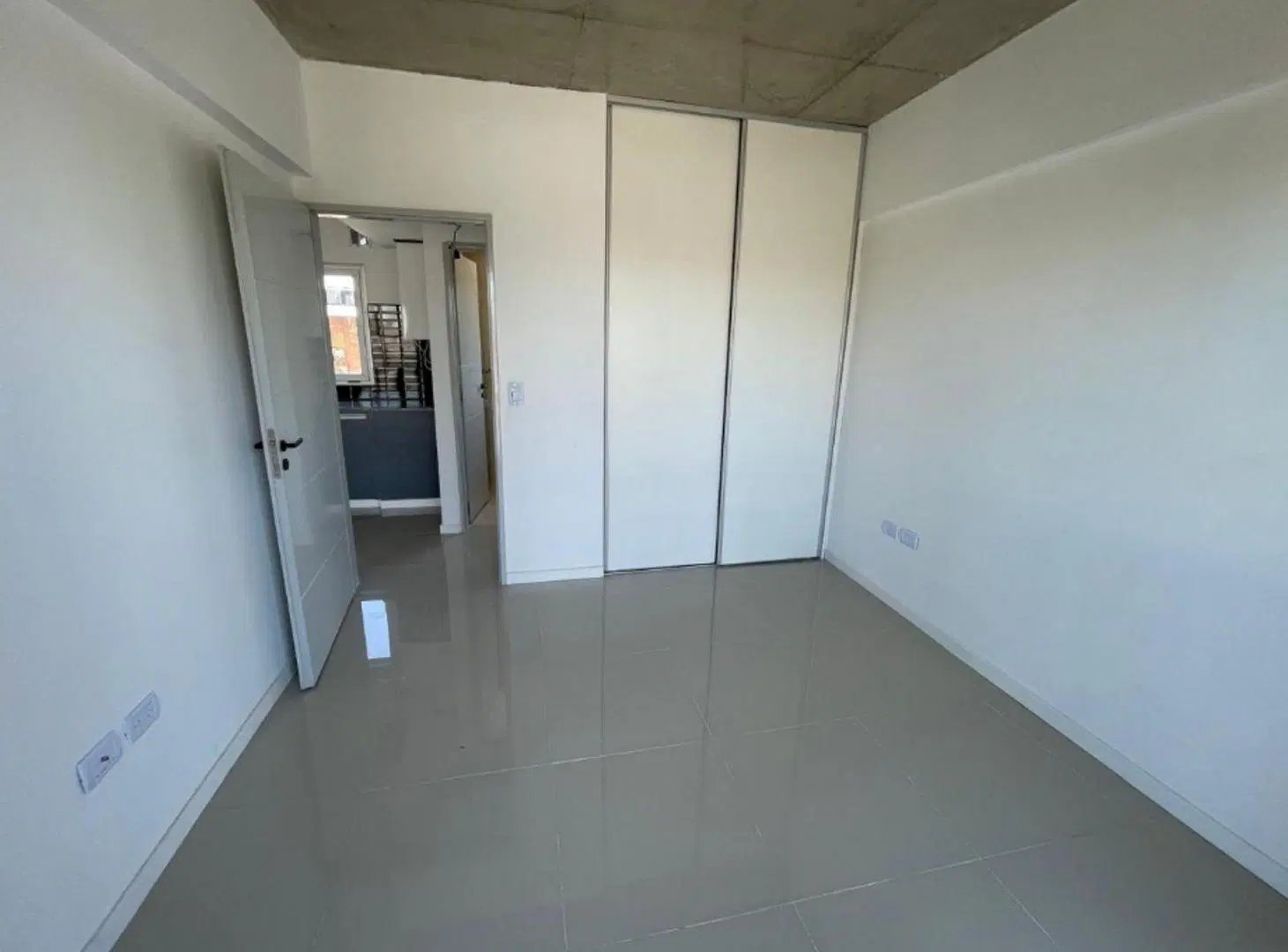 DEPARTAMENTOS DE 2 AMBIENTES C/ BALCON - COCHERAS OPCIONALES - 2
