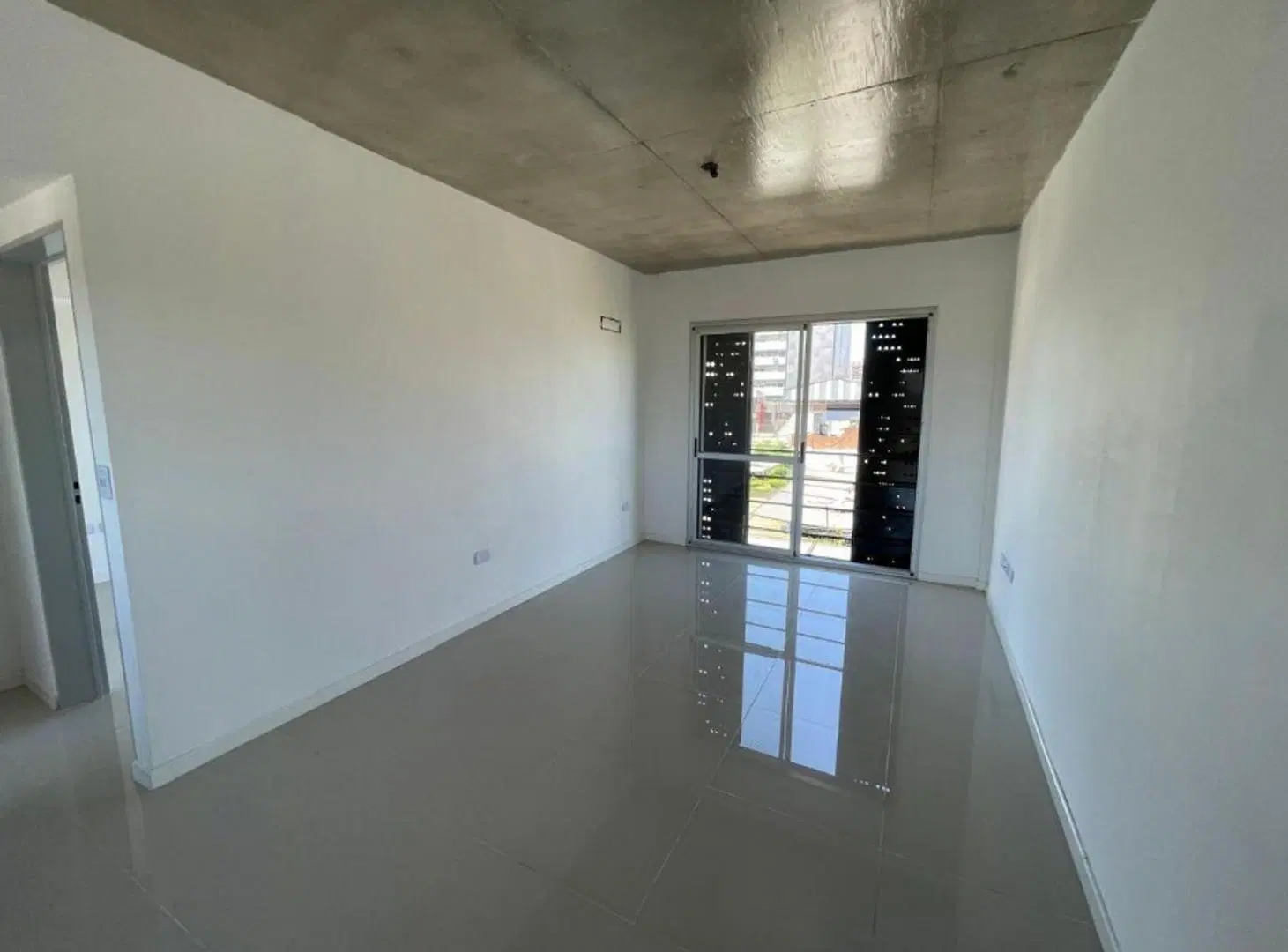 DEPARTAMENTOS DE 2 AMBIENTES C/ BALCON - COCHERAS OPCIONALES - 3