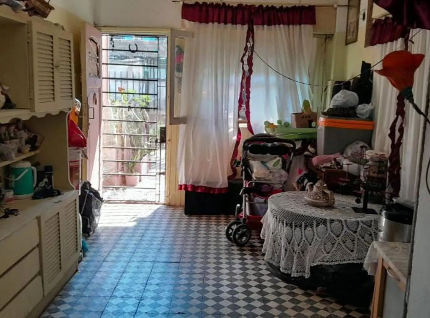 CASA DE 3 AMBIENTES A REFACCIONAR EN VENTA - 4