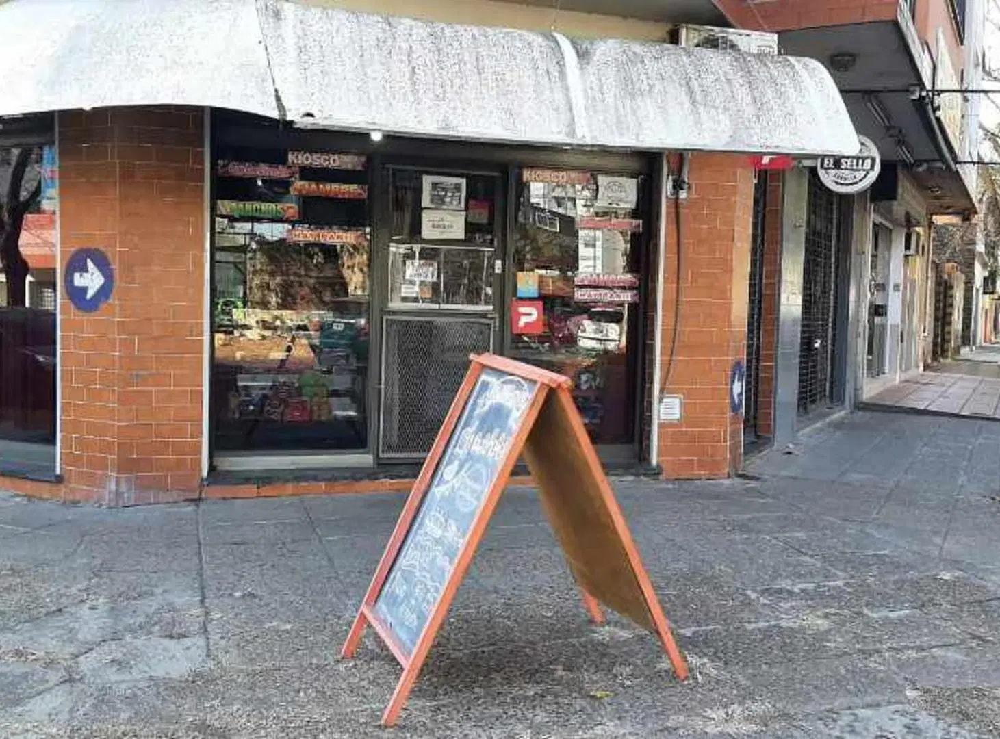 LOCAL COMERCIAL SOBRE ESQUINA 3
