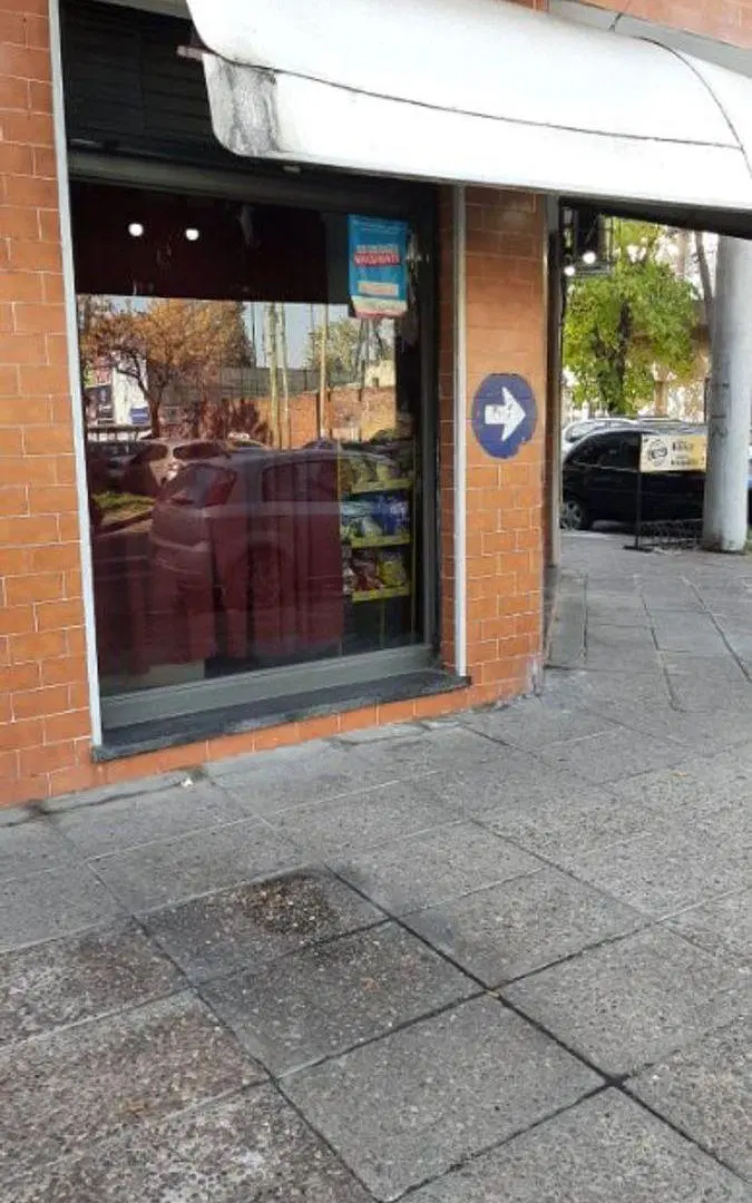 LOCAL COMERCIAL SOBRE ESQUINA 4