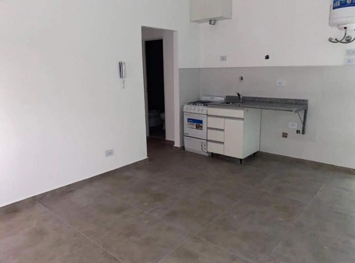 DEPARTAMENTO DE 2 AMBIENTES AL CONTRAFRENTE CON TERRAZA - 5