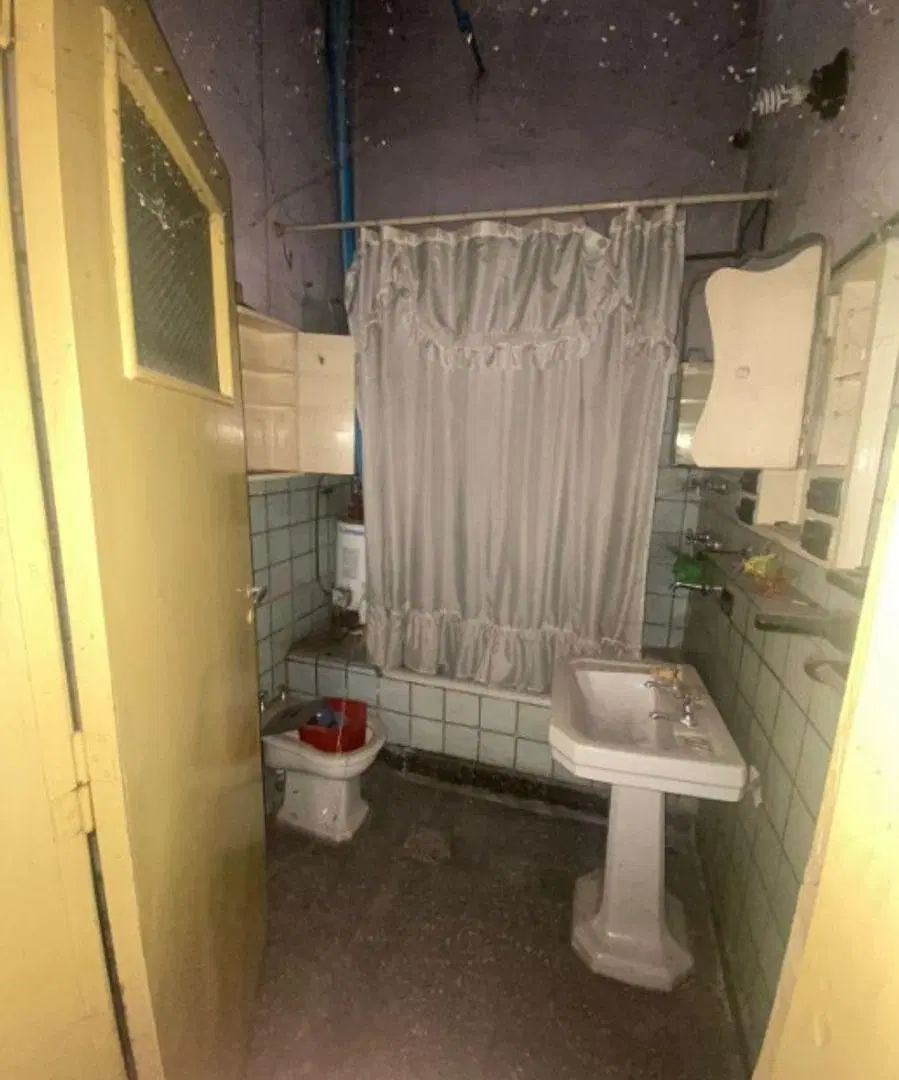 CASA DE 3 AMBIENTES A REFACCIONAR EN VENTA - CASTELAR NORTE 4