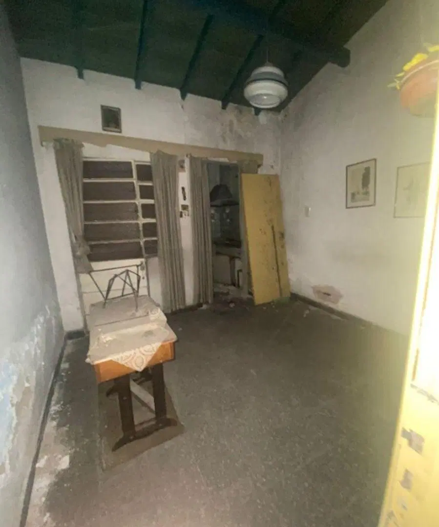 CASA DE 3 AMBIENTES A REFACCIONAR EN VENTA - CASTELAR NORTE 2