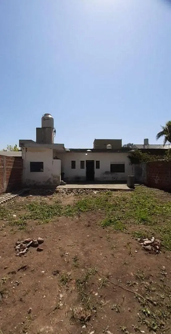 CASA AMERICANA A REFFACIONAR EN VENTA - ITUZAINGO NORTE 4