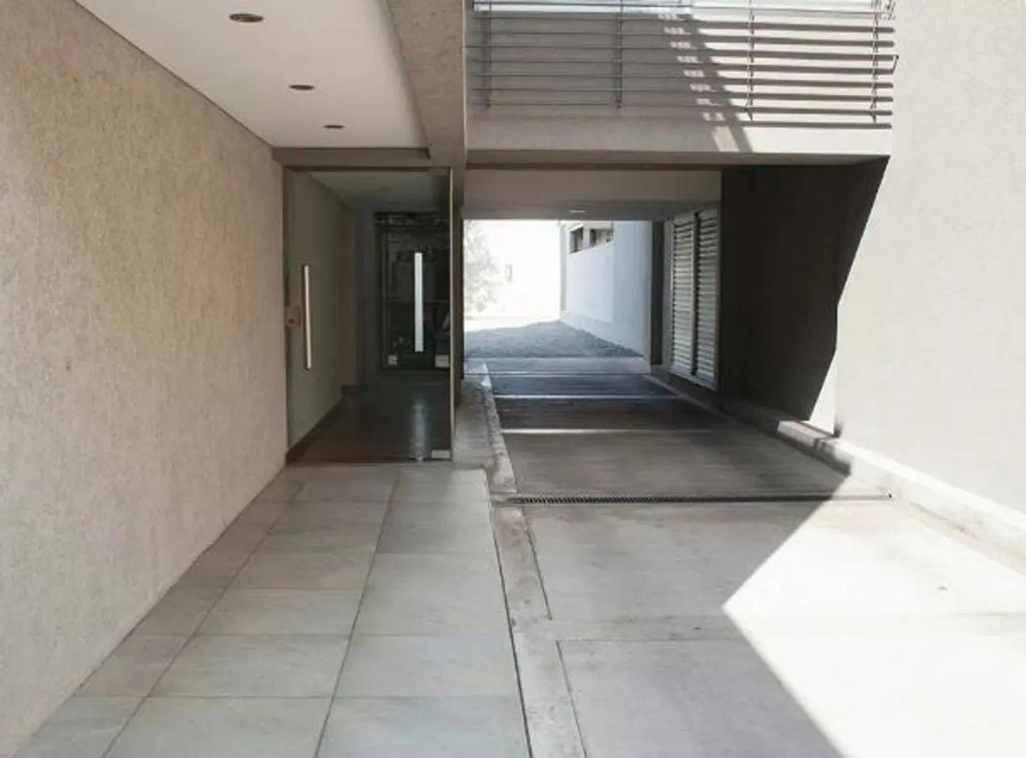 MONOAMBIENTE AL FRENTE EN VENTA - CASTELAR NORTE 5