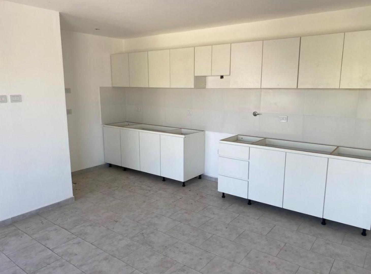 Foto de DEPARTAMENTO DE 2 AMBIENTES EN PLANTA BAJA CON COCHERA DESCUBIERTA, imagen 5