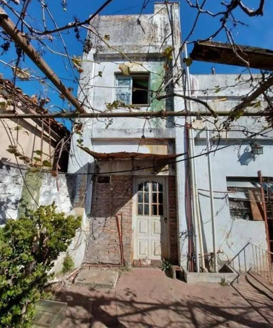 CASA DOS PLANTA DE 4 AMBIENTES - MORON SUR 3