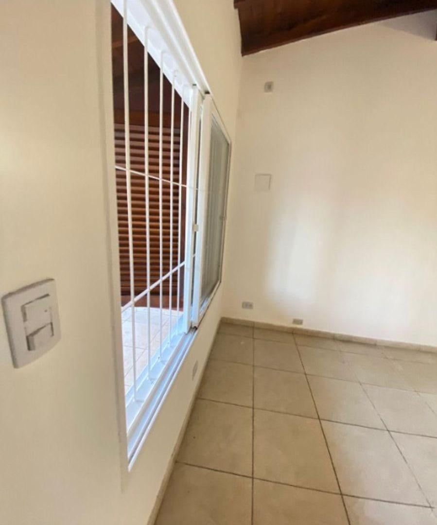 Foto de DEPARTAMENTO DE 3 AMBIENTES EN PLANTA BAJA - CASTELAR NORTE, imagen 3